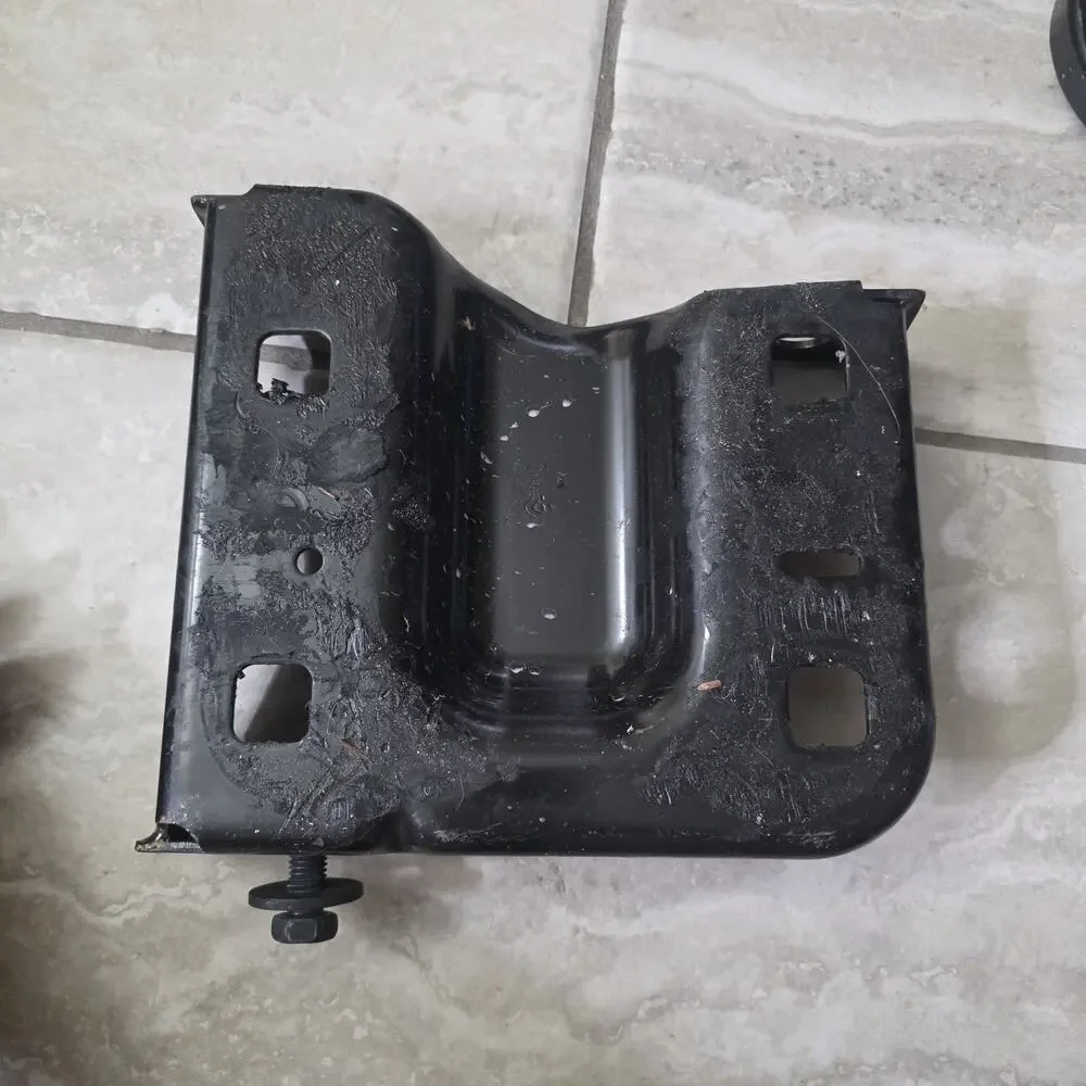 2020-2023 Chevrolet Silverado 2500 3500 Front Right Bumper‎ Bar Bracket 84568470